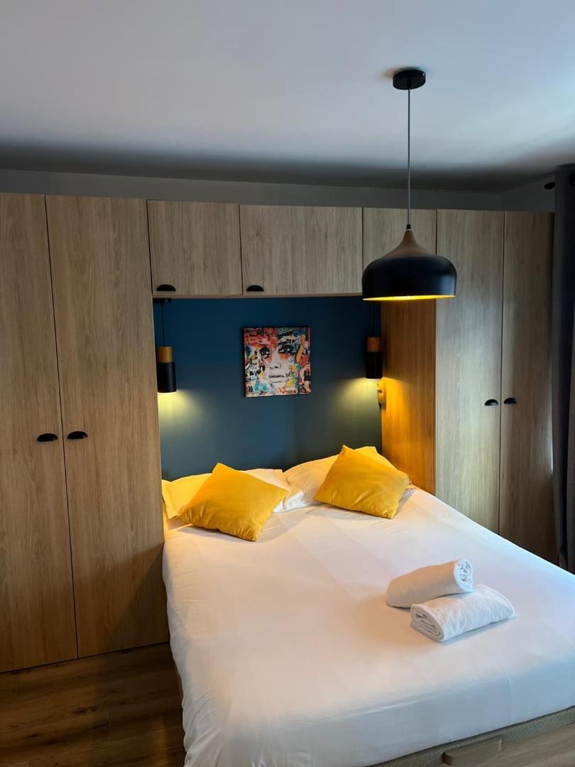 Charmant Appartement อองทีบส์ ภายนอก รูปภาพ